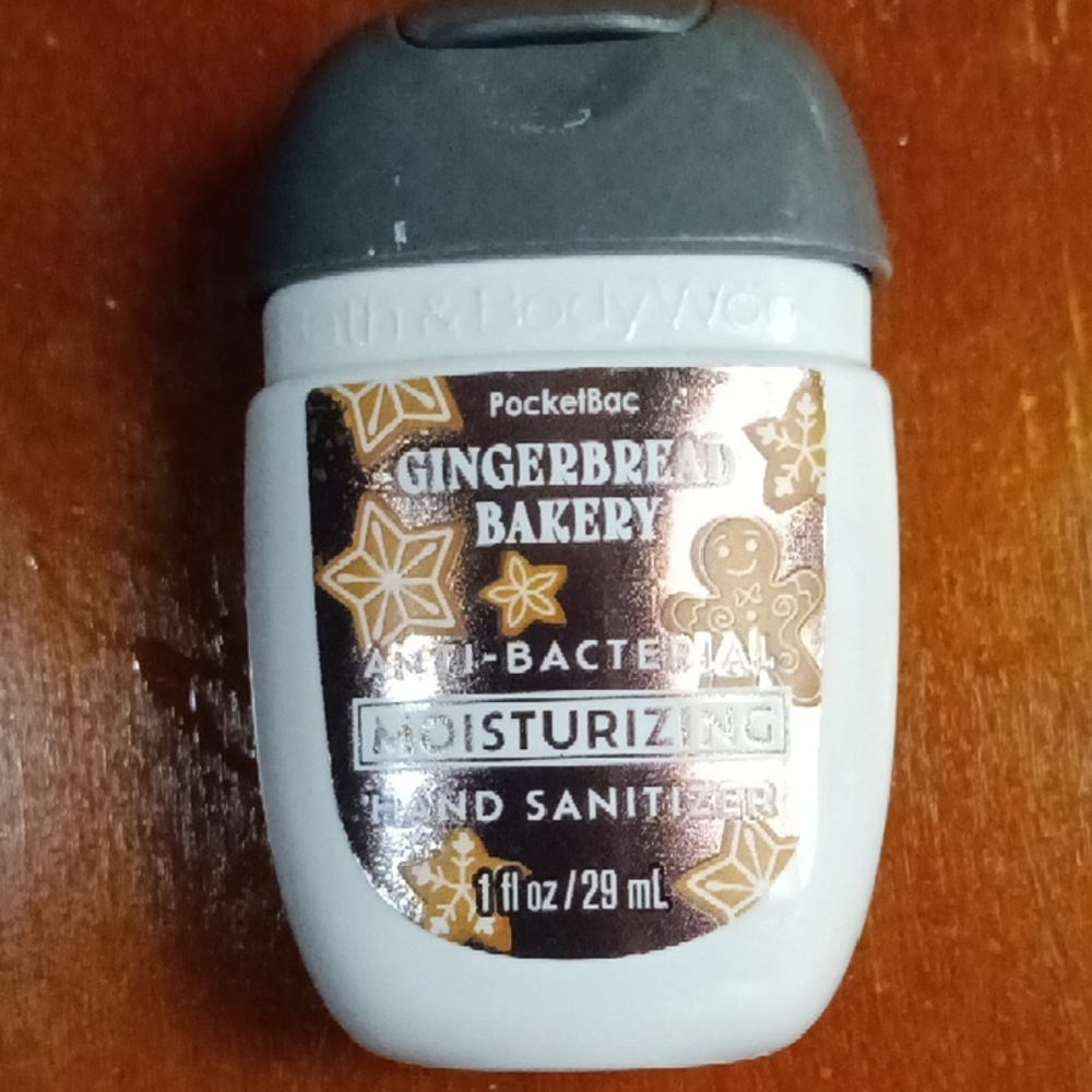 Bath & Body Works Gingerbread Bakery Hand Sanitizer - White and Gold - Picture 3 of 3